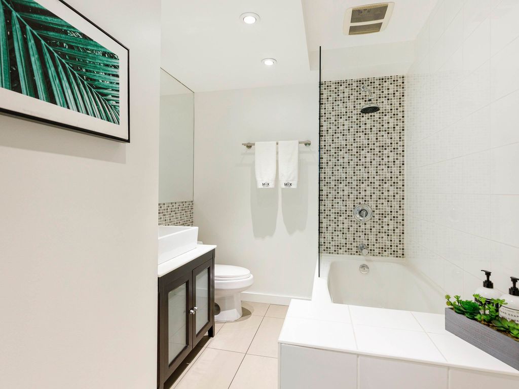 listing image 1104260485935500417