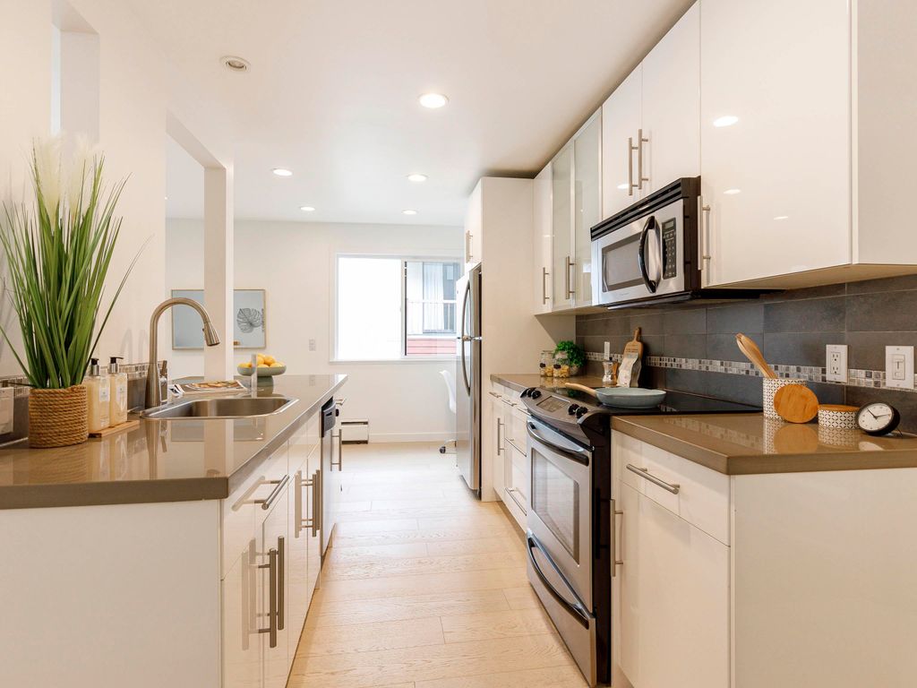 listing image 1104439853823681421