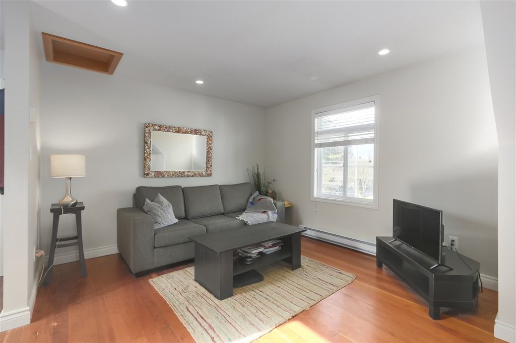 listing image 1106826812277633766