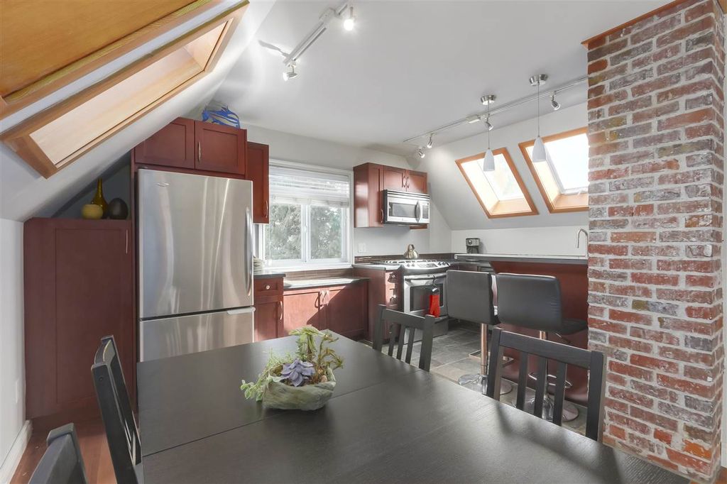 listing image 1100887470130758921