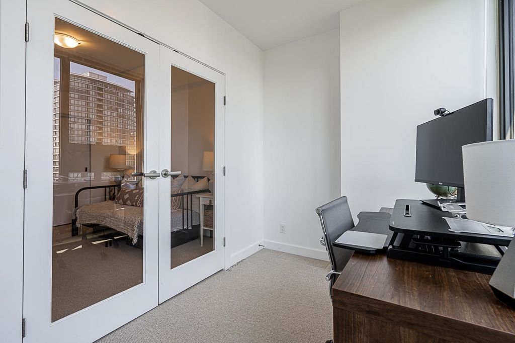 listing image 1102770273387108863