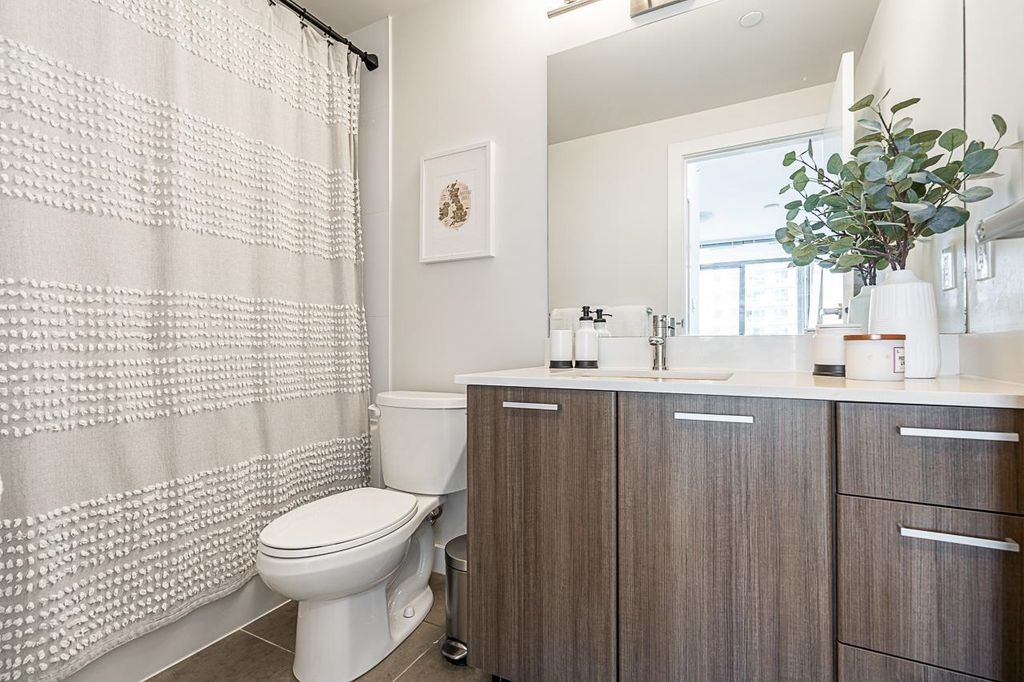 listing image 1100987813428478079