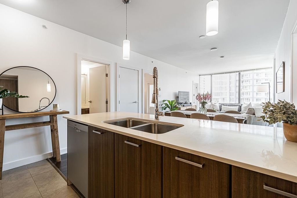 listing image 1103653565832040598