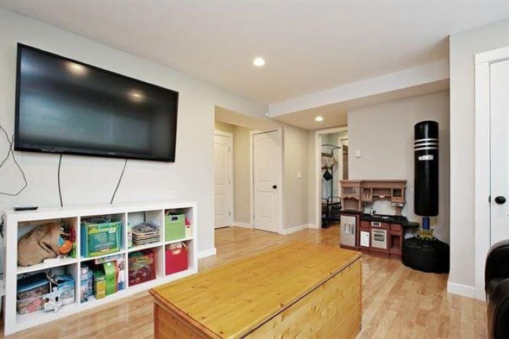 listing image 1102152128805971993