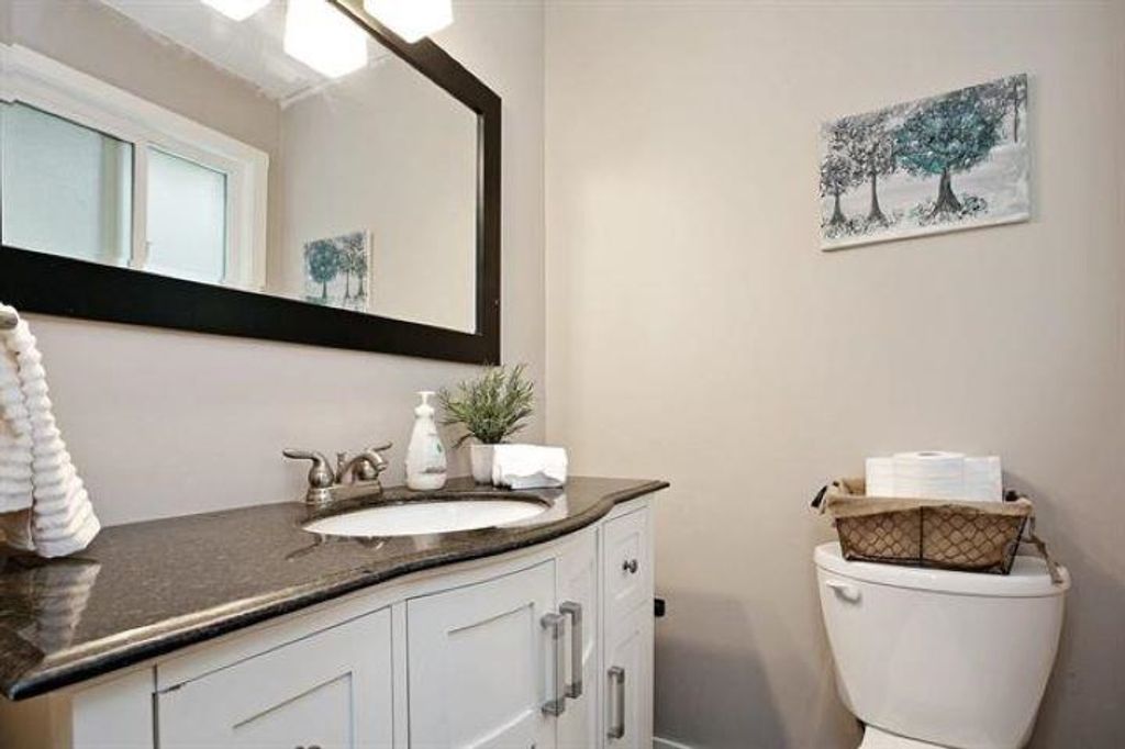listing image 1100818057645021648