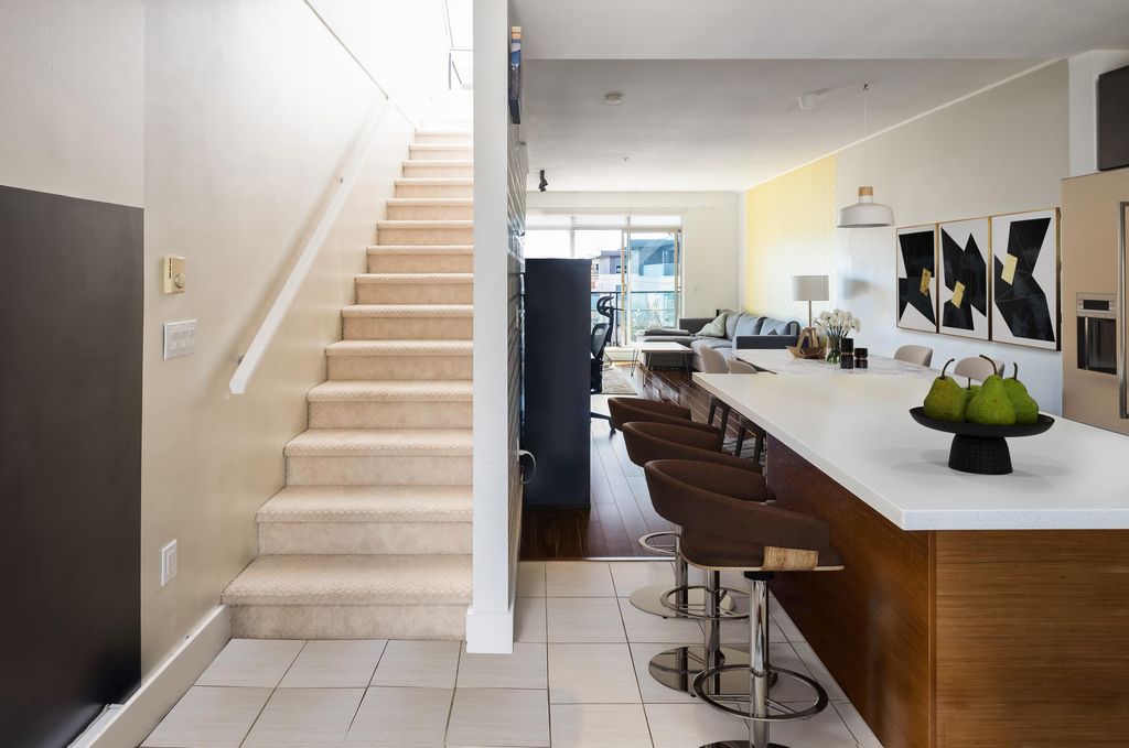 listing image 1106453880351873294