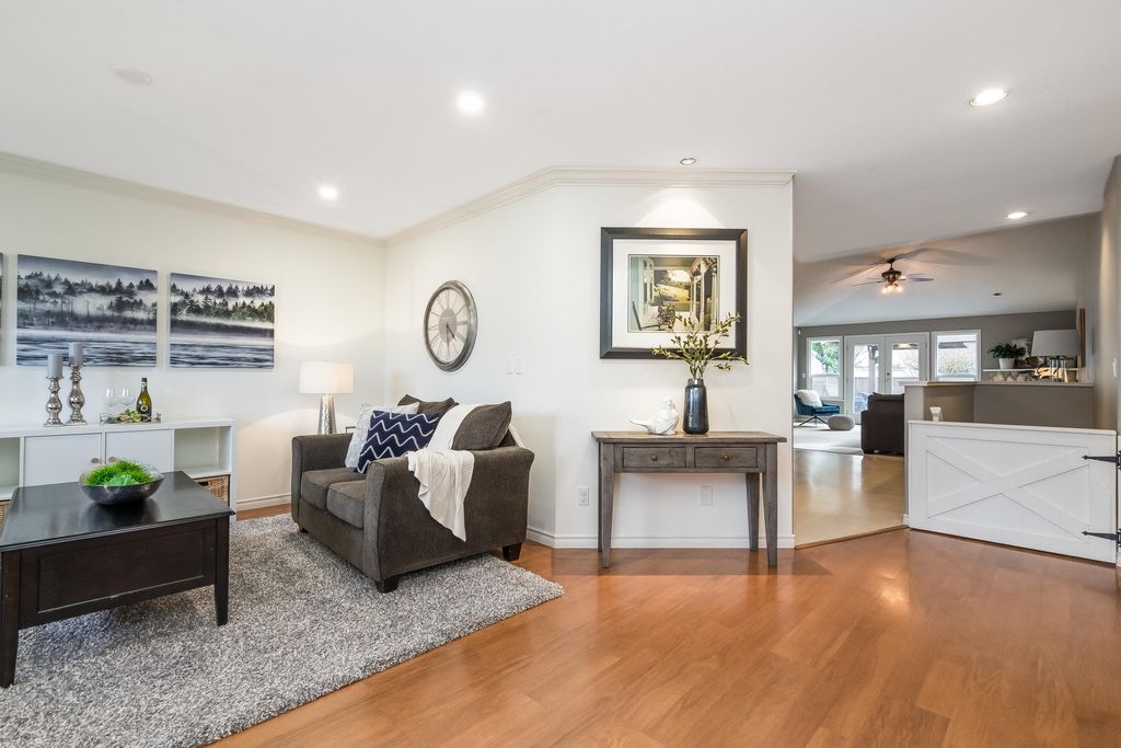 listing image 1102932683985286956