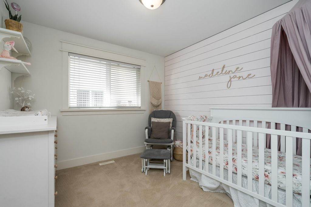 listing image 1104952814551947584