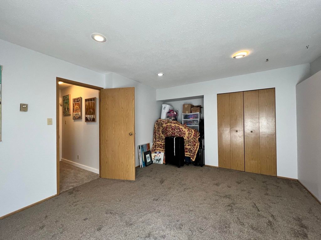 listing image 1106065866473689984