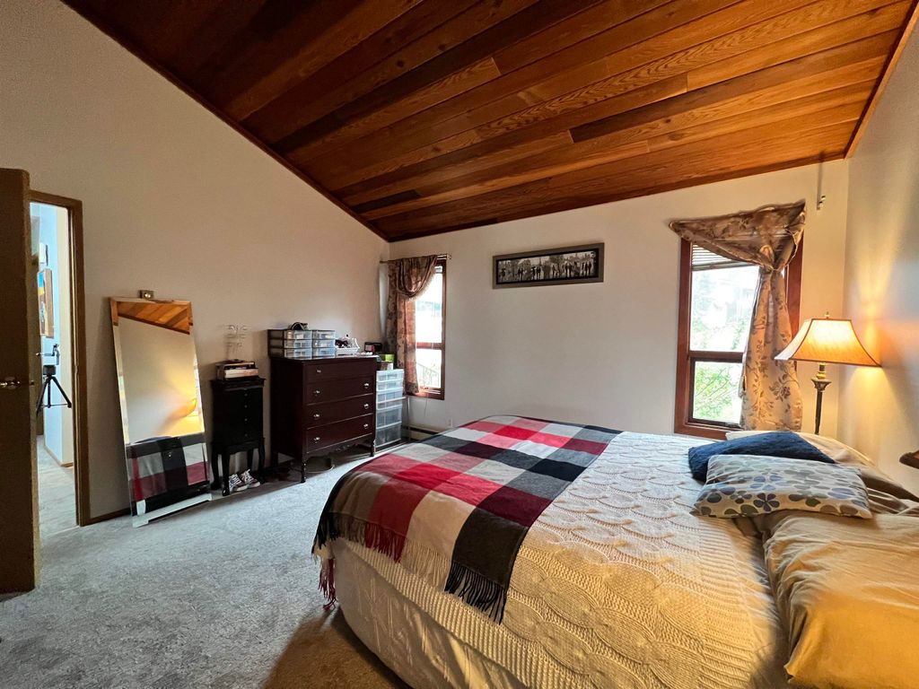 listing image 1109968521849352913