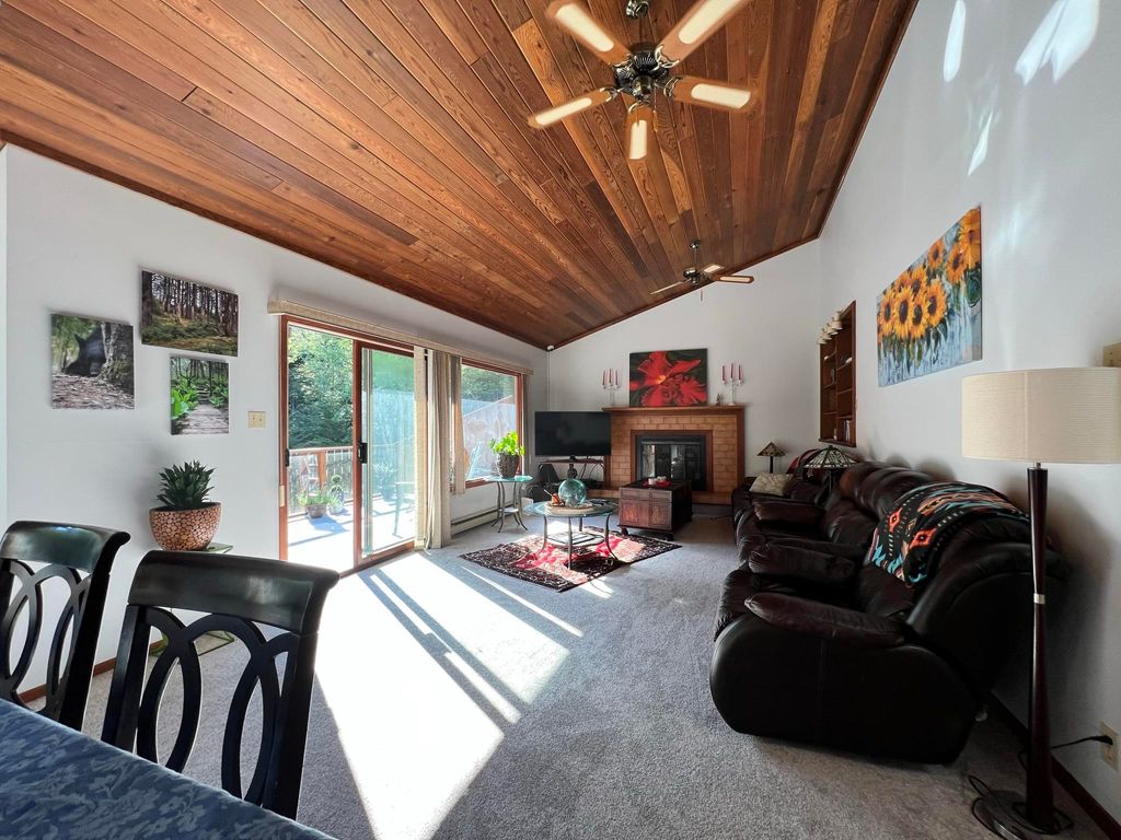 listing image 1104489599399770625