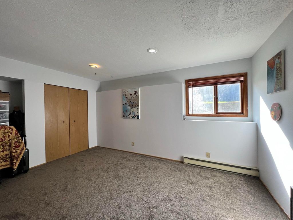 listing image 1104462733376135180