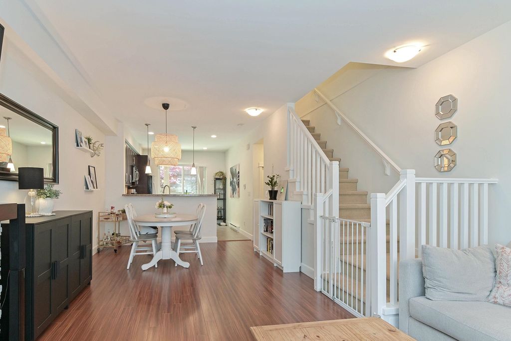 listing image 1102714764510265280
