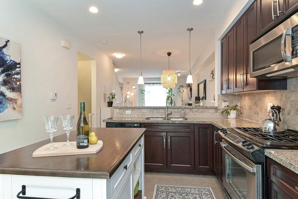 listing image 1102829784261195974