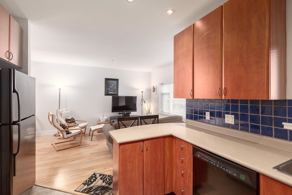 listing image 1100243655634454210