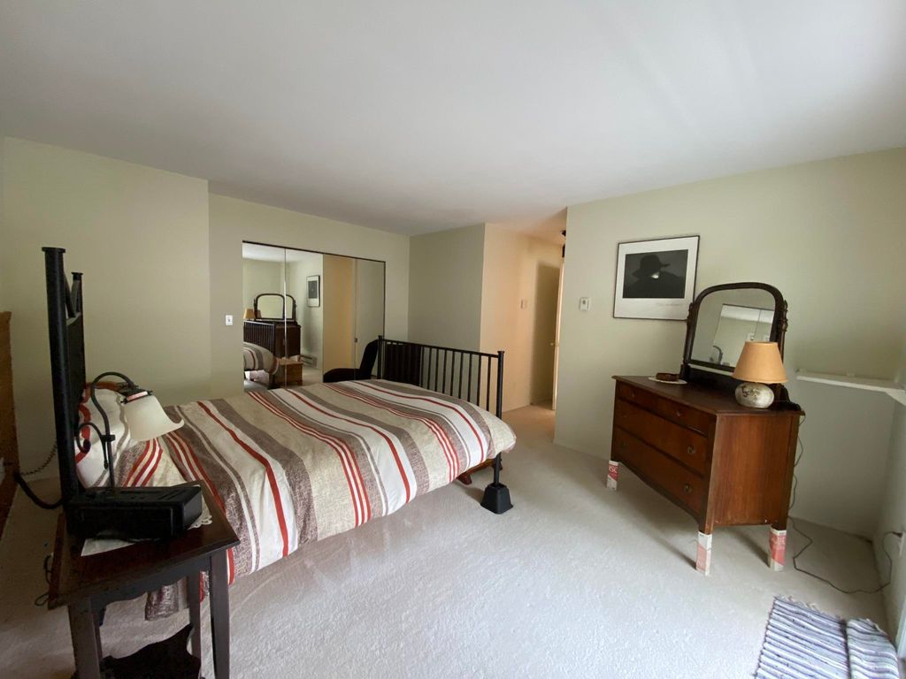 listing image 1102215452233254263