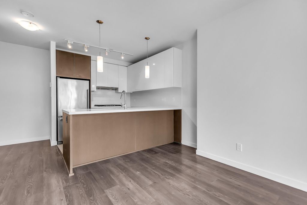 listing image 1102060204996310370