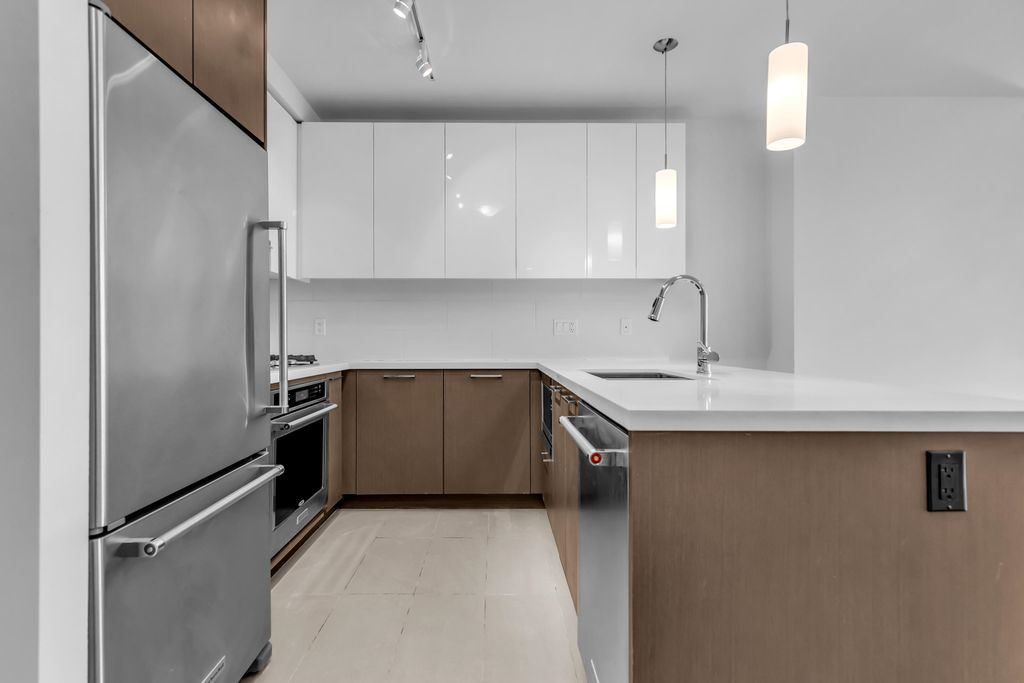 listing image 1102945657971293224