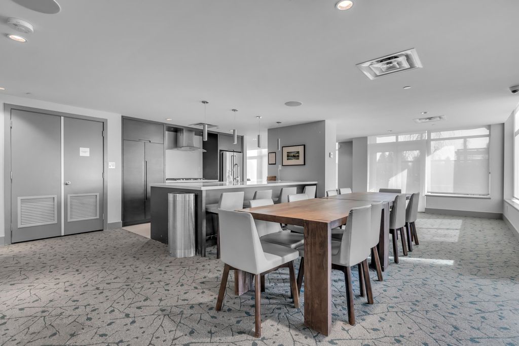 listing image 1100129887524943916