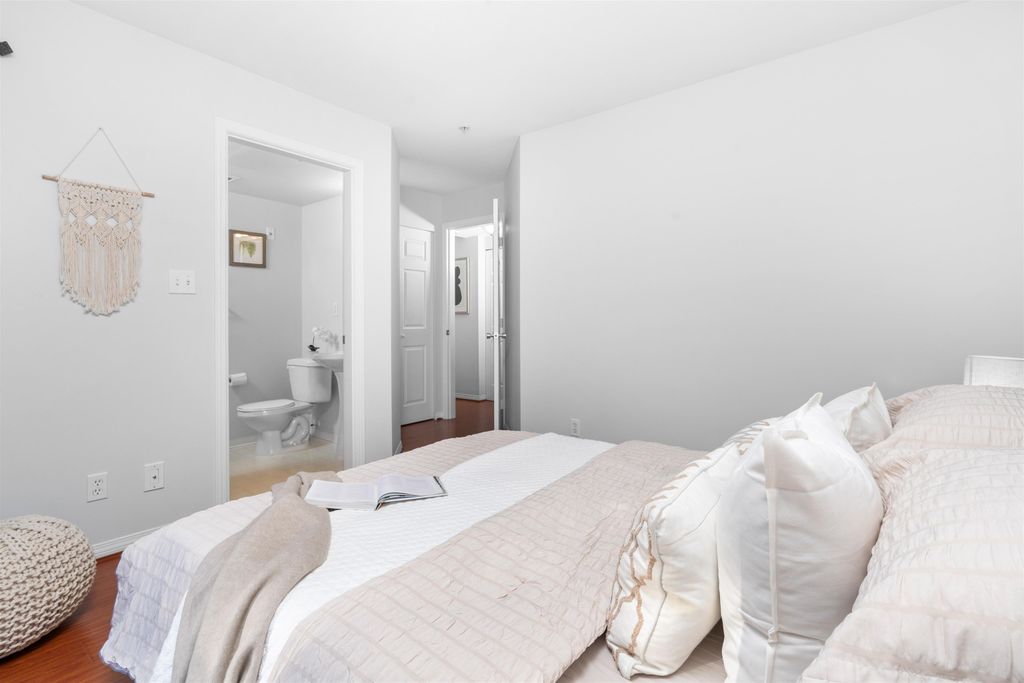 listing image 1107401853481470520
