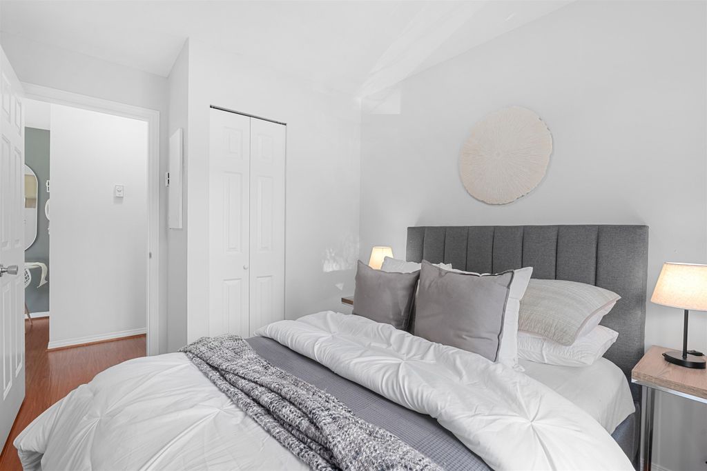listing image 1107840862287770174