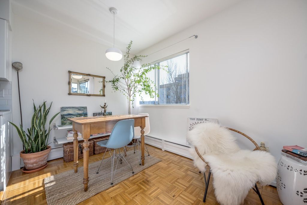 listing image 1102543920755850051
