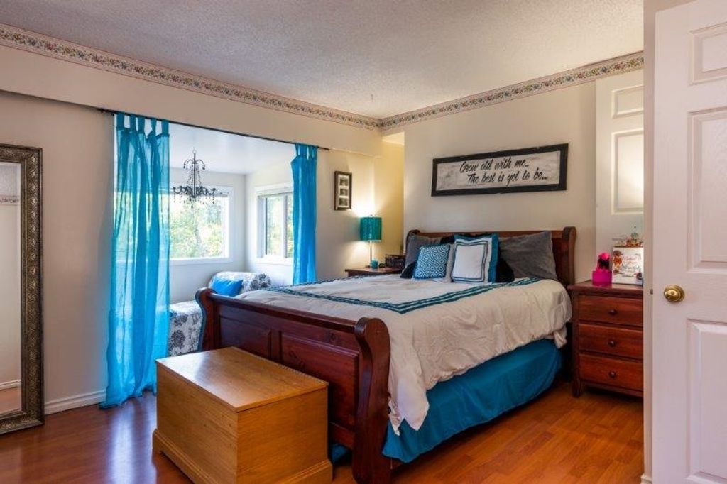 listing image 1106494797812875928