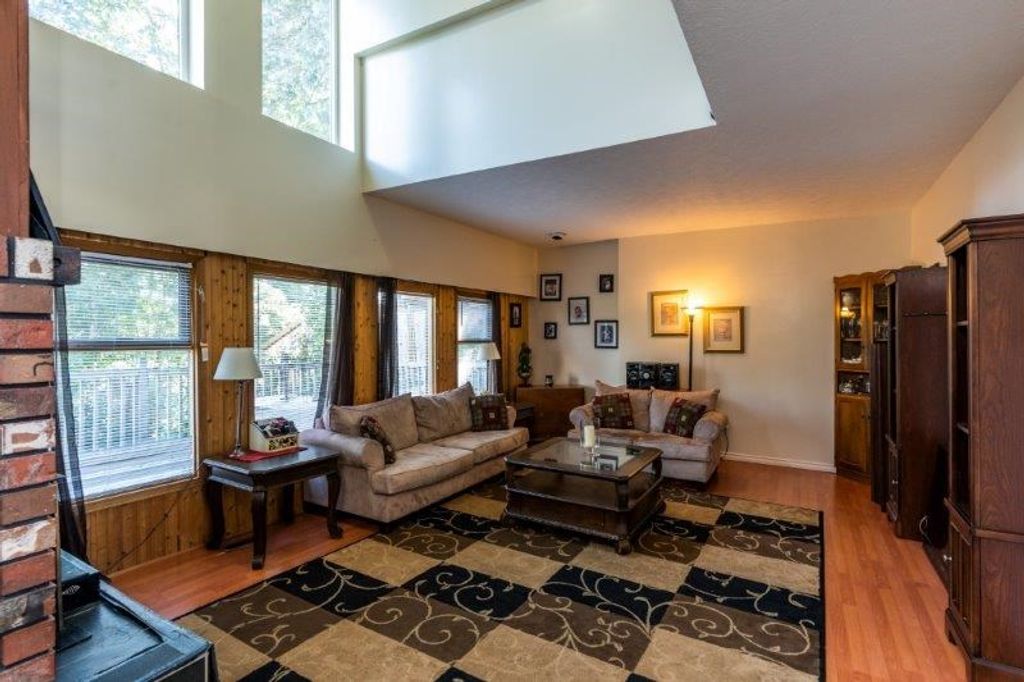listing image 1100276271428358509