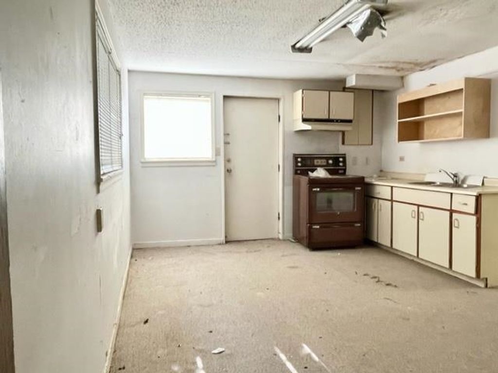 listing image 1100116537596294472