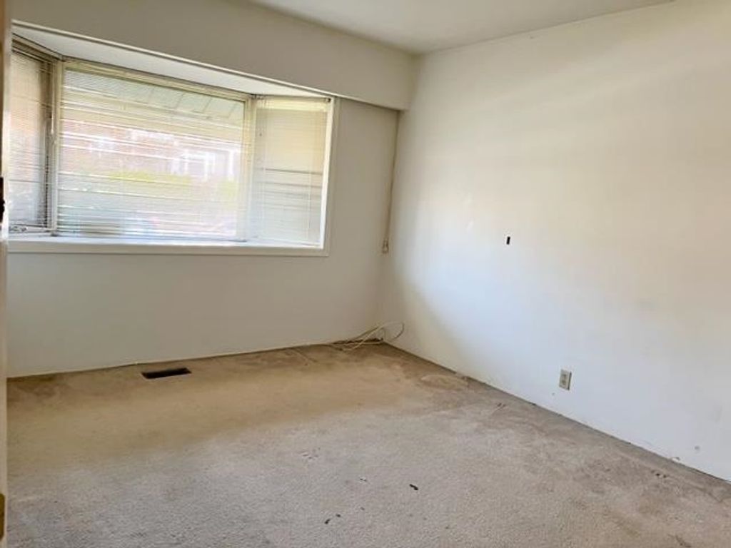 listing image 1102038184621354151
