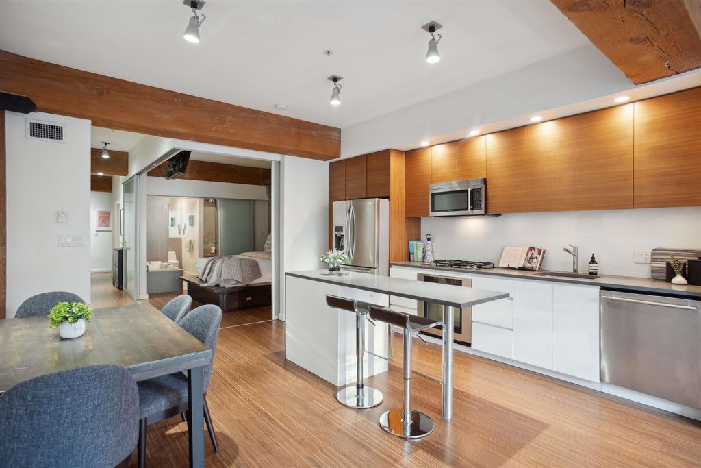 listing image 1107820096591152770