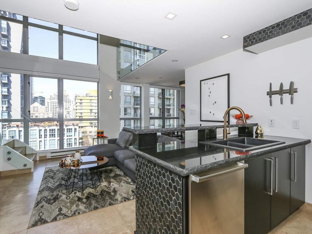 listing image 1104439844778917952