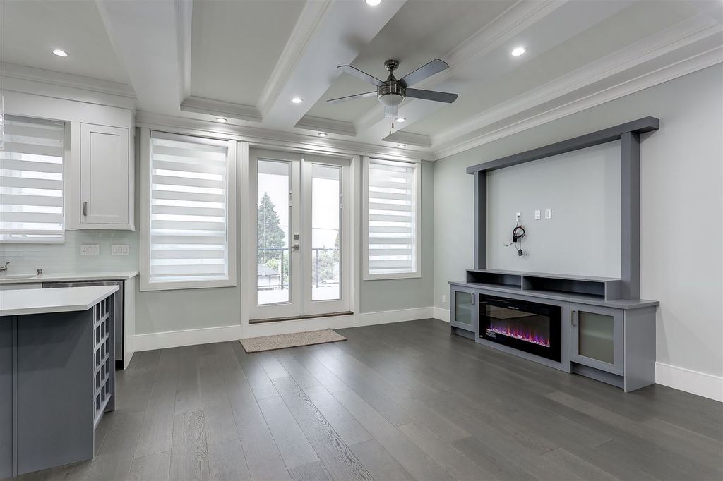 listing image 1104352711942296498