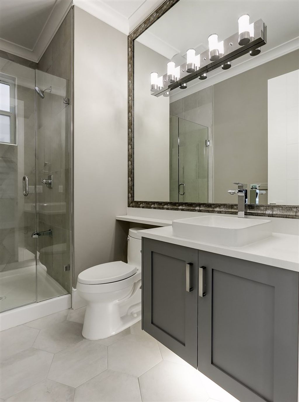listing image 1109840776169018844
