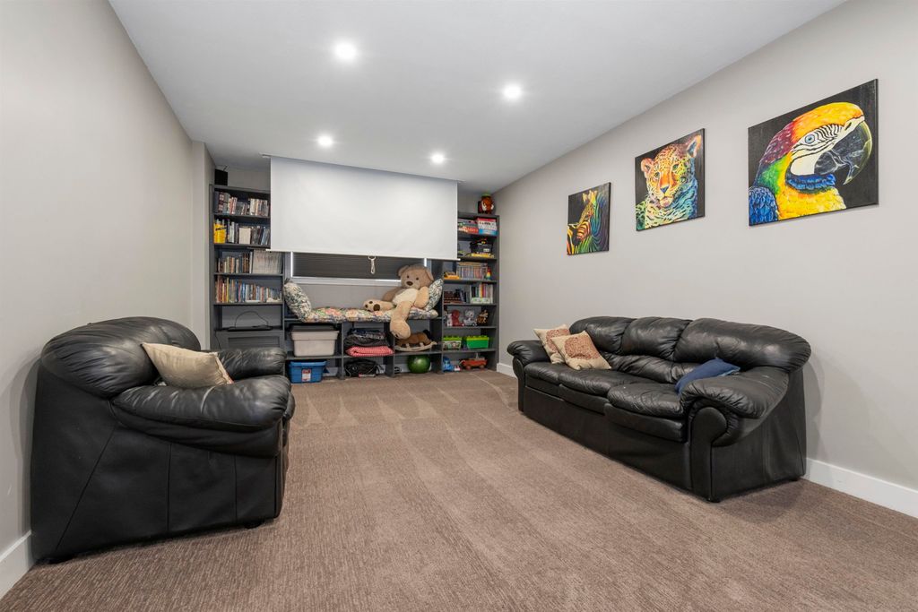 listing image 1106371194901463534