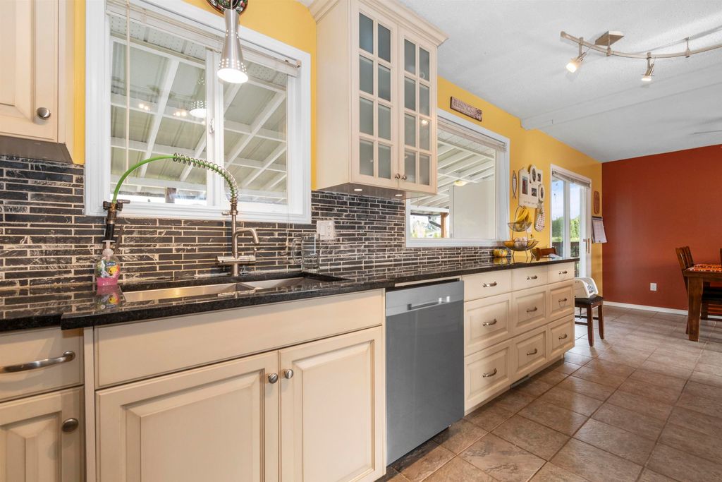 listing image 1106094787995286655