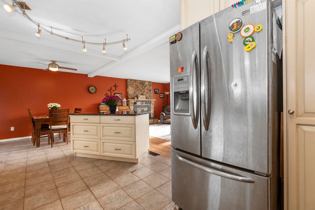 listing image 1102814344579295632
