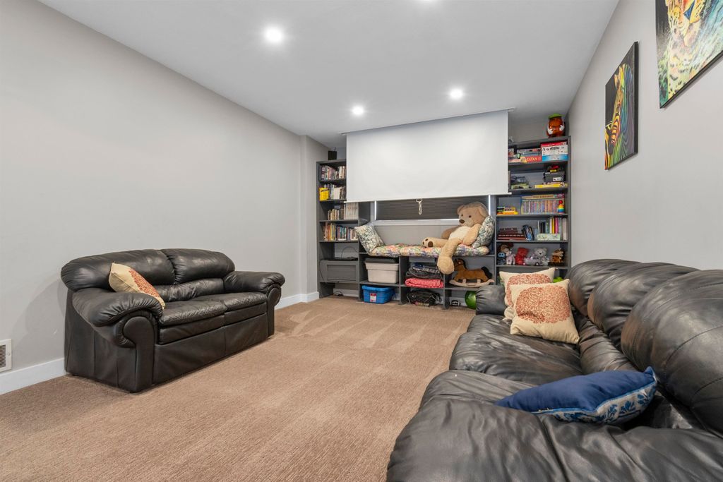 listing image 1105704337461428341