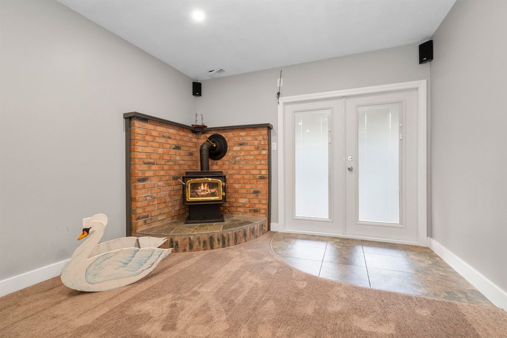 listing image 1106878344758191390