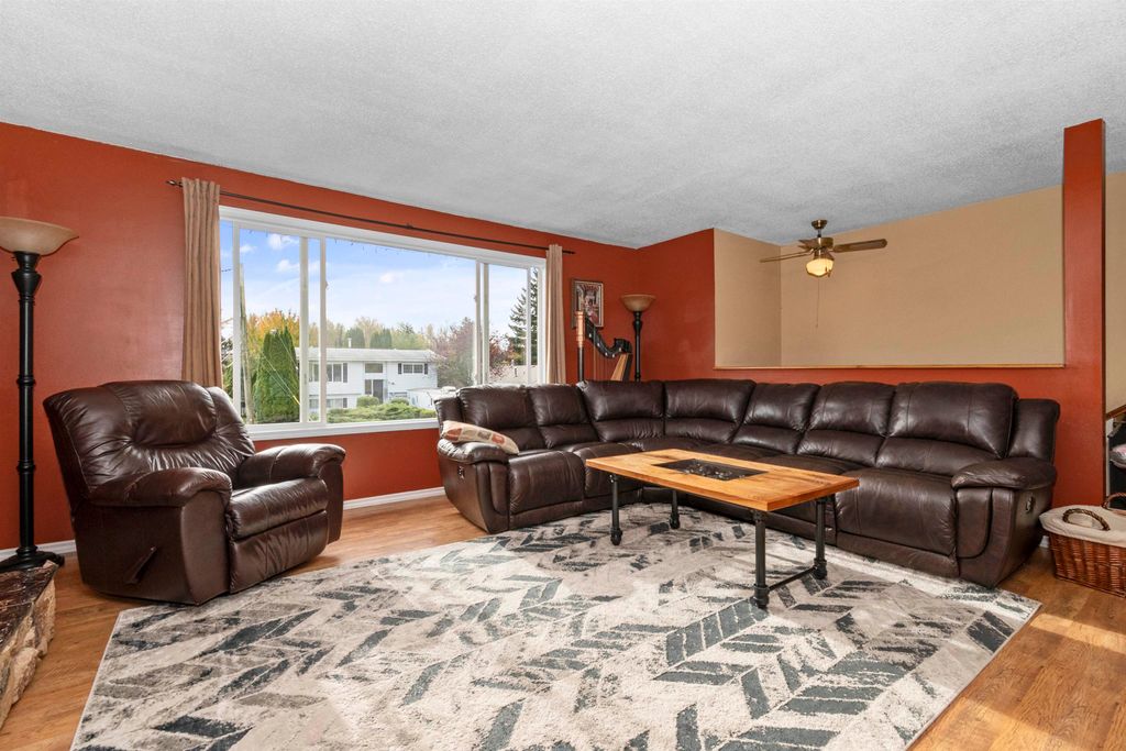 listing image 1102773763828122068