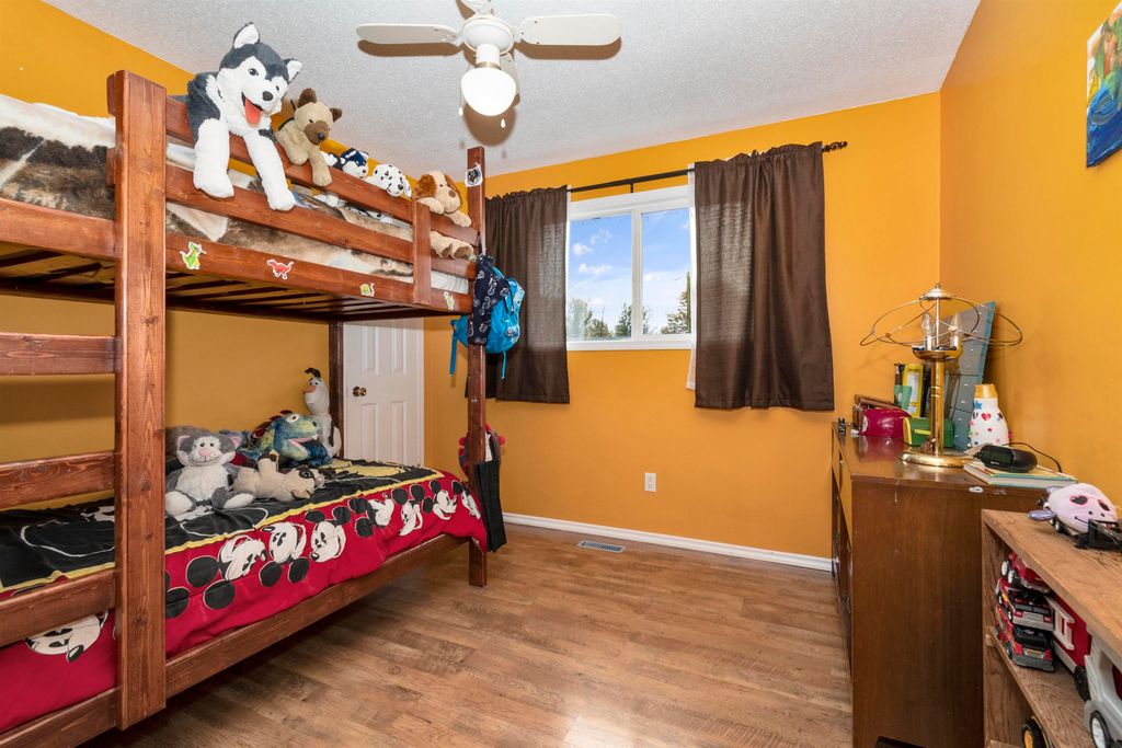 listing image 1102673340211168639