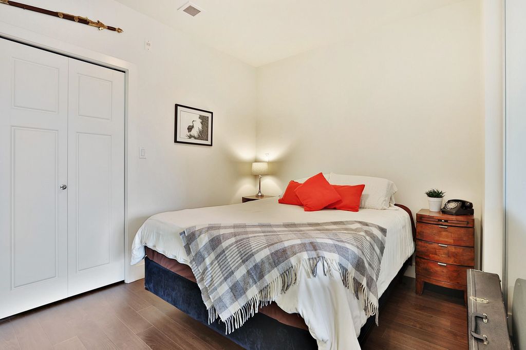 listing image 1106690237865629565