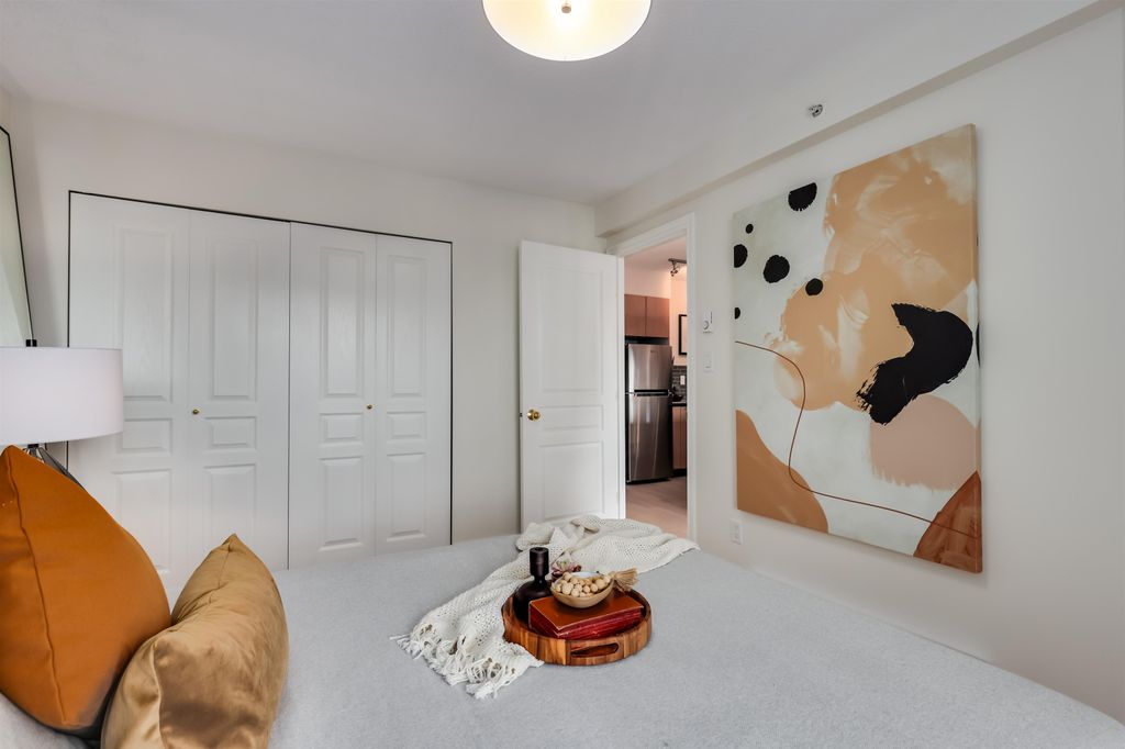 listing image 1103674070572833661
