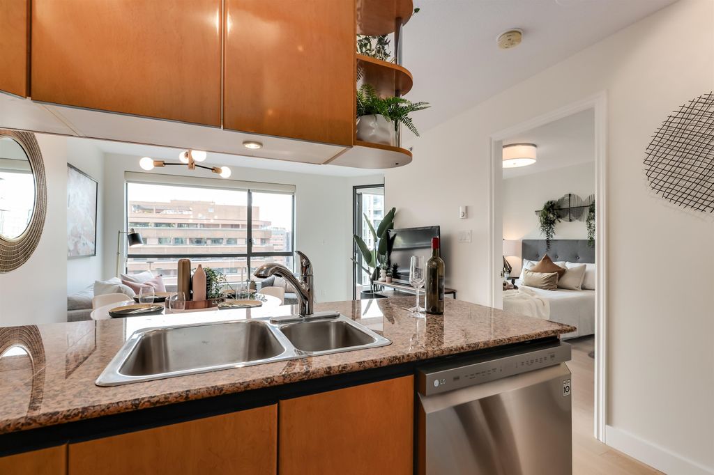 listing image 1100158258919418975