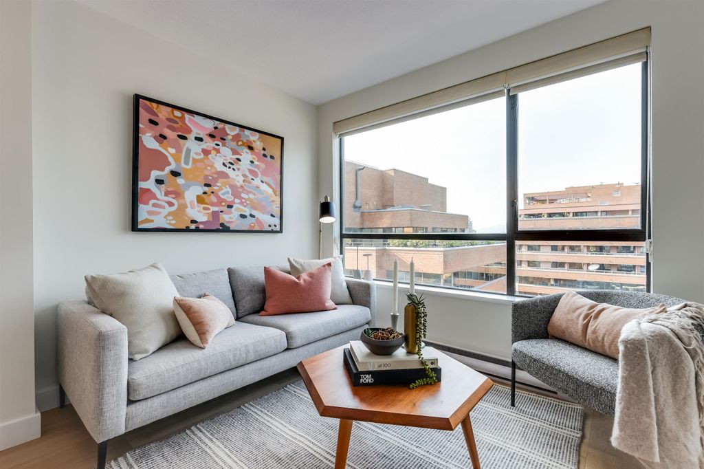 listing image 1103181875166069633