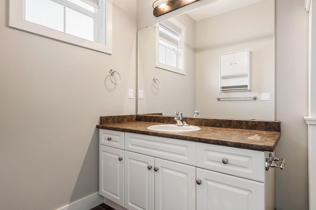 listing image 1106206001696005944