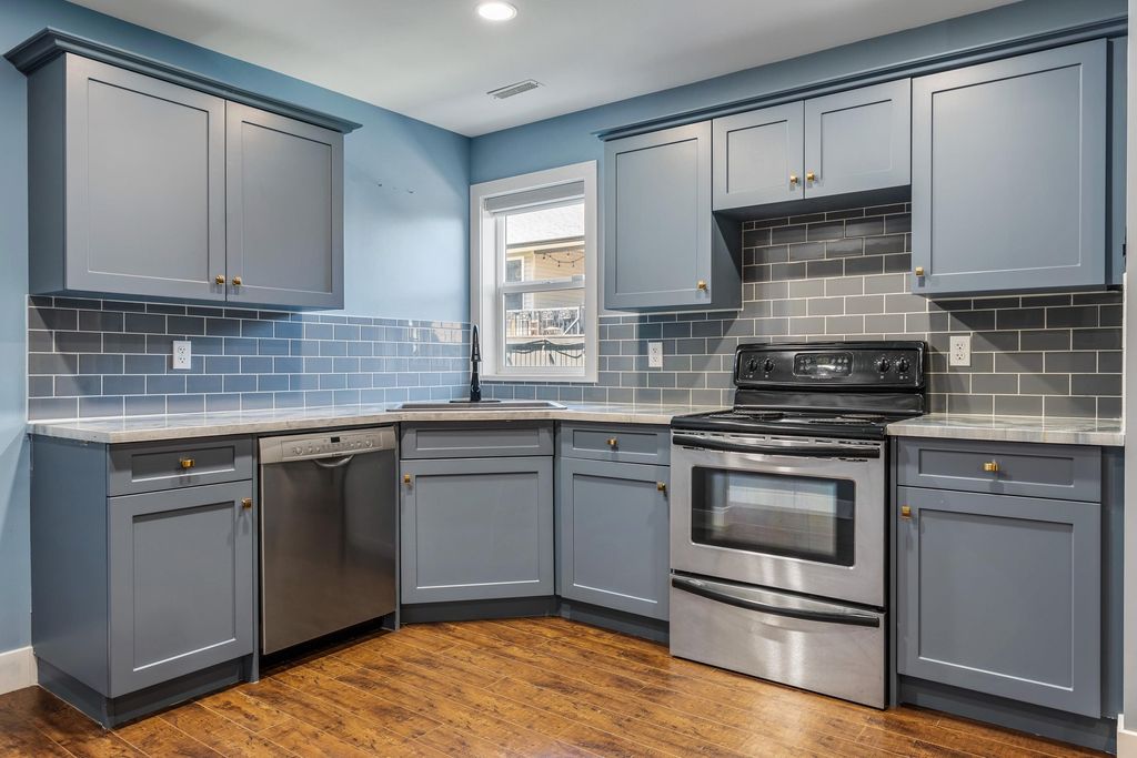 listing image 1109975347112015634