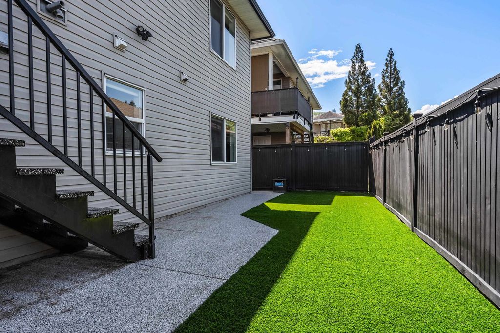 listing image 1104113071119884318