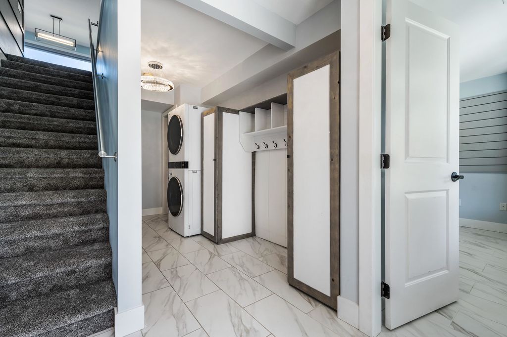 listing image 1109357514301205888
