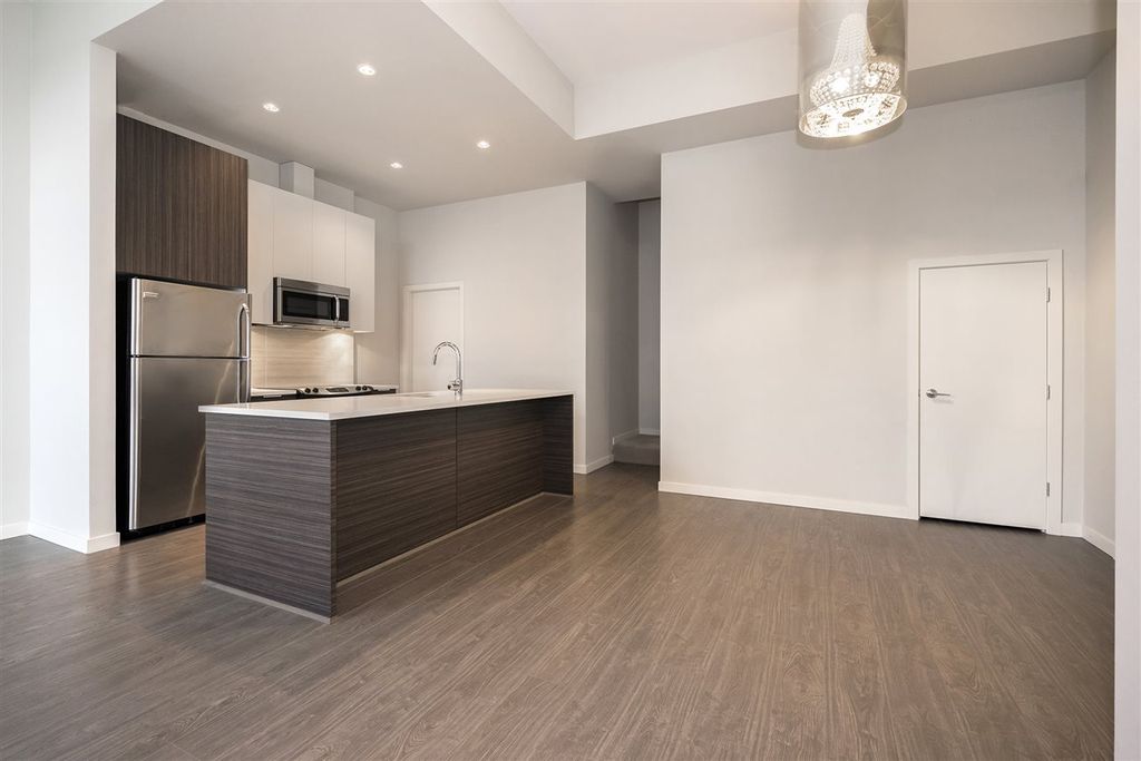 listing image 1104074306680124986